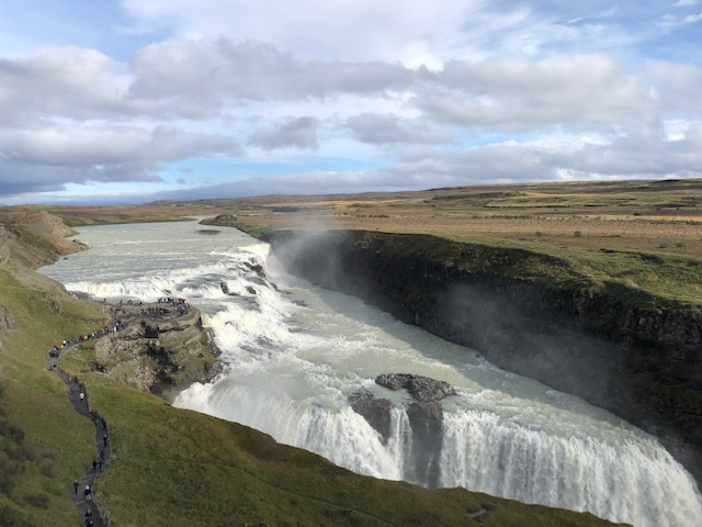 Ett stort vattenfall Gullfoss