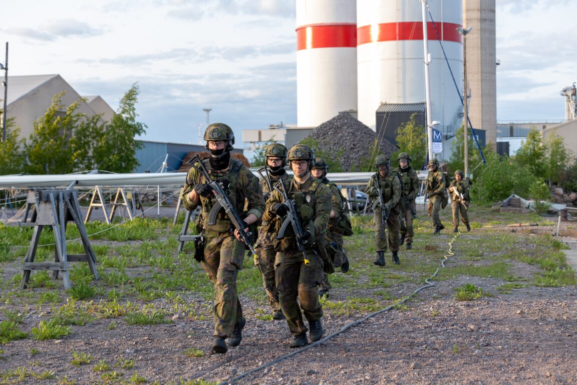 Armén övar i Västra Nyland.